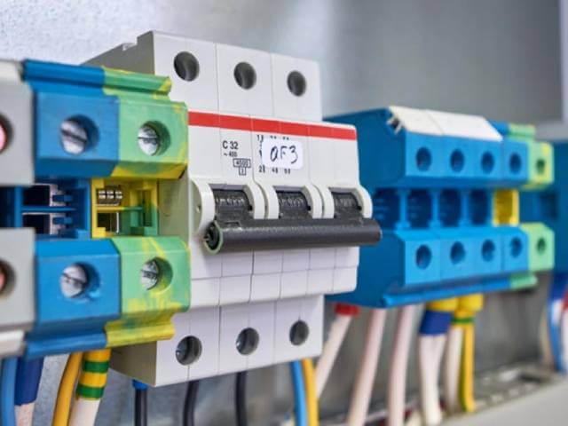 چه زمانی برق سهفاز برای کارگاه ضروری میشود؟